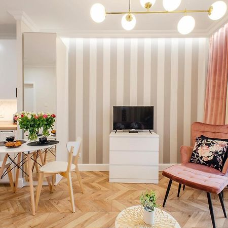 Sky Home- Rose Apartament -Manufaktura, Bezplatny Parking, Klima, Dostep Na Kod Łódź Extérieur photo