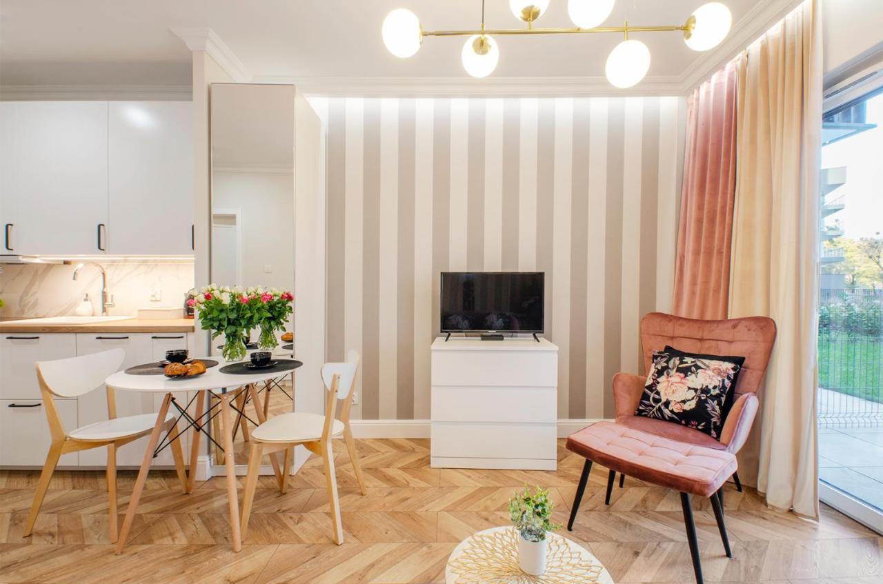 Sky Home- Rose Apartament -Manufaktura, Bezplatny Parking, Klima, Dostep Na Kod Łódź Extérieur photo