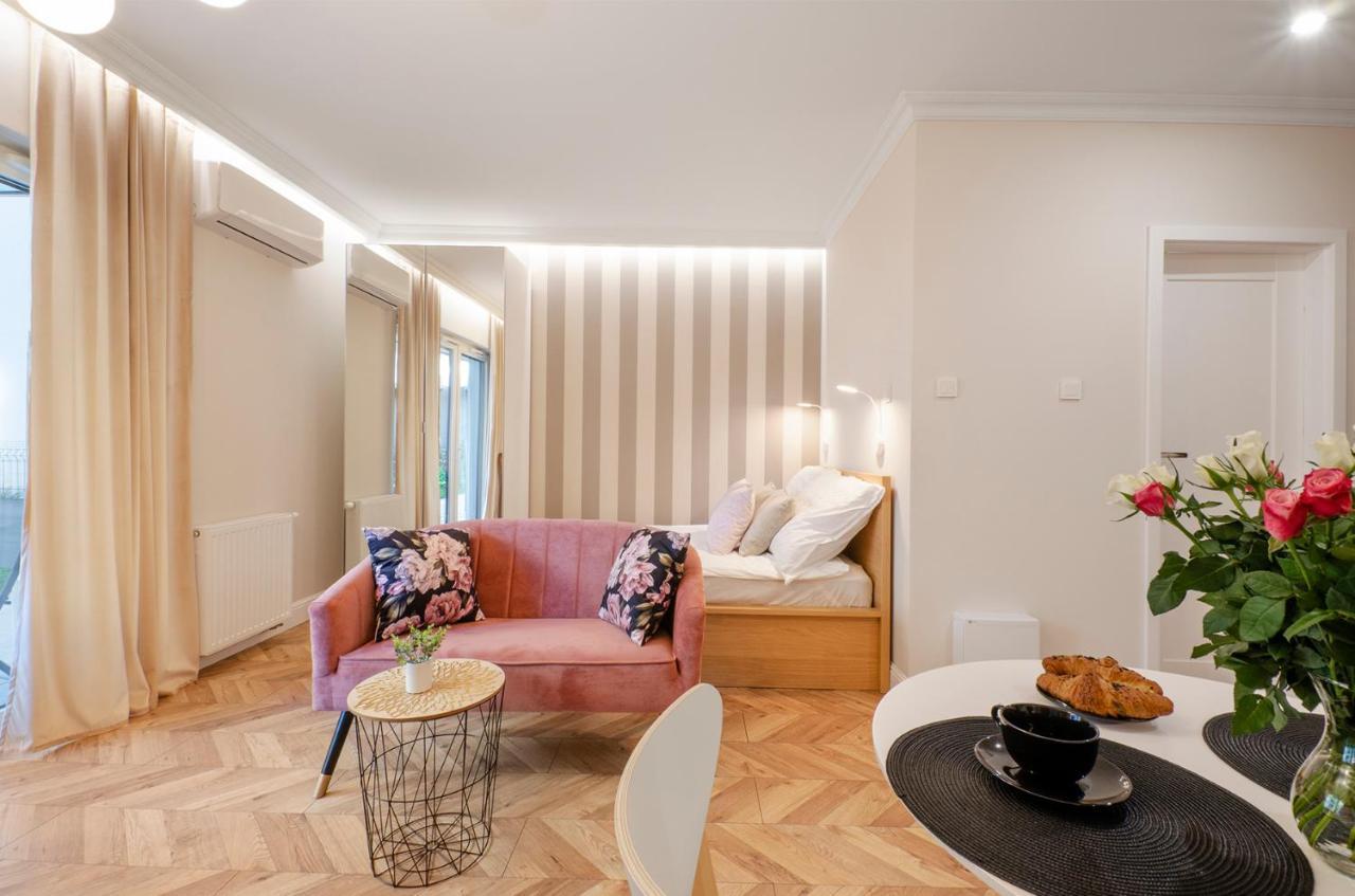 Sky Home- Rose Apartament -Manufaktura, Bezplatny Parking, Klima, Dostep Na Kod Łódź Extérieur photo